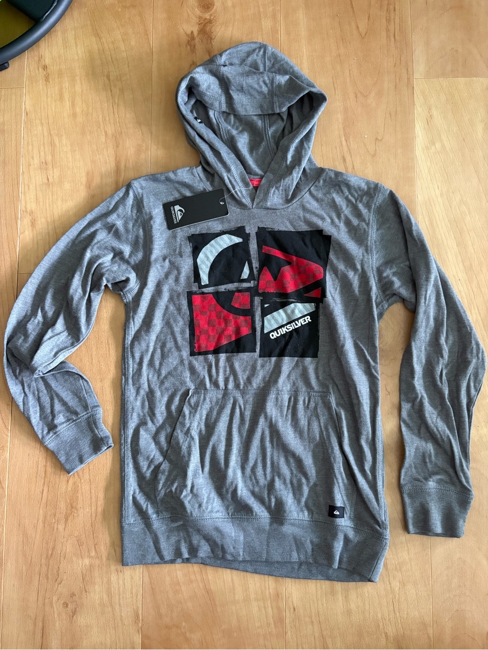Quiksilver Boys S 7/8 Gray Graphic Pullover Hoodie Red Black NWT